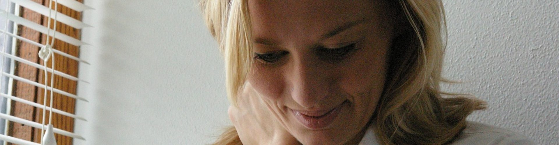 woman, smile, happy, safe, comfortable, thinking, warm, remembering, contemplative